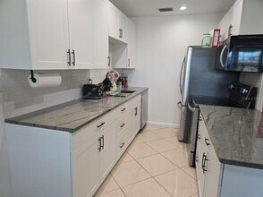 650 Pinellas Point Dr S in St. Petersburg, FL - Building Photo - Building Photo