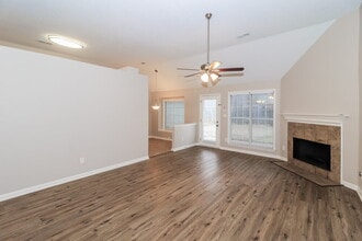 1531 Carlton Ridge Dr in Cordova, TN - Foto de edificio - Building Photo