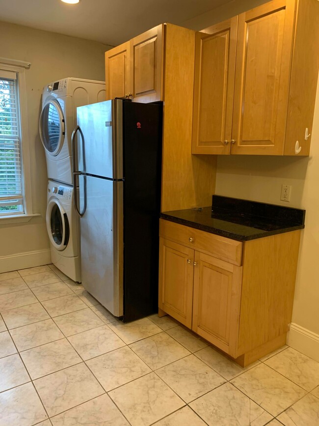 25 Aspinwall Ave, Unit 4 in Brookline, MA - Foto de edificio - Building Photo