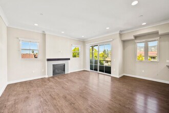 342 Myrtle St, Unit 301 in Glendale, CA - Building Photo - Building Photo
