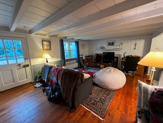 128 Shamrock Rd, Unit A in Charlottesville, VA - Foto de edificio - Building Photo