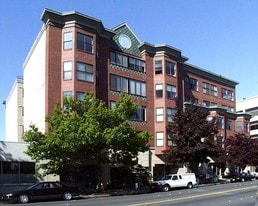 The Cedars in Seattle, WA - Building Photo