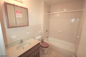 85 Mission St in Montclair, NJ - Building Photo - Building Photo