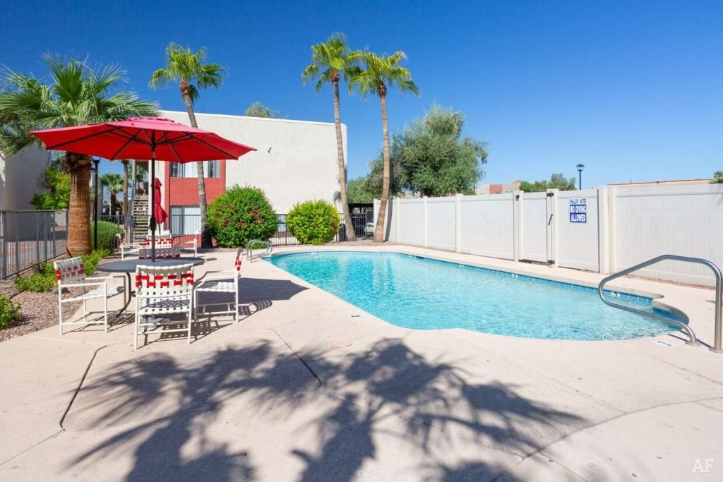 Papago Gardens Apartments in Phoenix, AZ - Building Photo