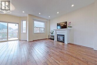 183 Ravineview Dr in Vaughan, ON - Building Photo - Building Photo