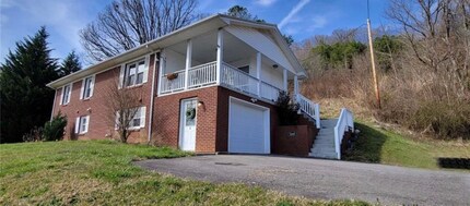 1355 N Main St in Mars Hill, NC - Building Photo - Building Photo