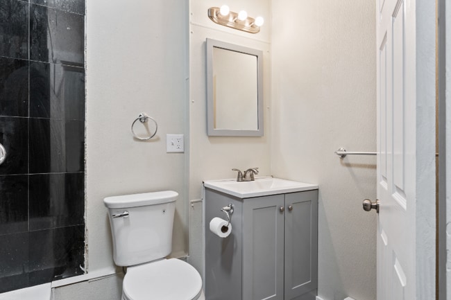 27 Frederic St, Unit B in Portland, ME - Building Photo - Building Photo