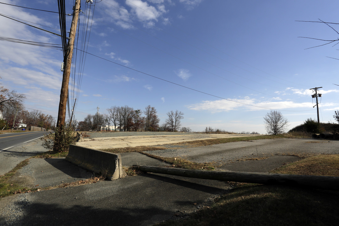 Travilah Grove in Rockville, MD - Building Photo