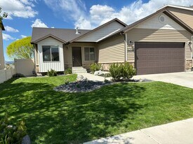 2439 E Ox Yoke Dr in Eagle Mountain, UT - Building Photo