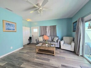 6121 Lakefront Dr in Ft. Myers, FL - Building Photo - Building Photo