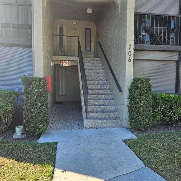 706 Sunny Pine Way, Unit D1 in Greenacres, FL - Foto de edificio - Building Photo