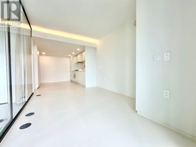 1033 Nelson St in Vancouver, BC - Building Photo - Building Photo