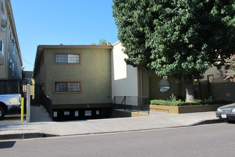 Collins Apartments in Tarzana, CA - Building Photo - Building Photo