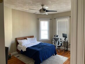 211 W 8th St, Unit 3 in Boston, MA - Foto de edificio - Building Photo