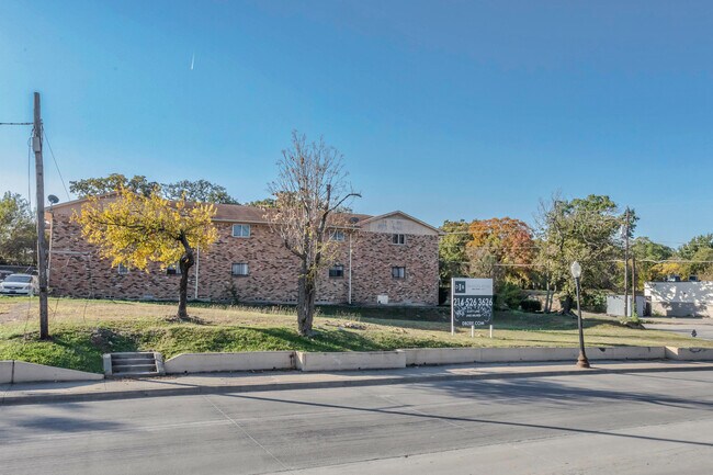 836 Lancaster Ave in Dallas, TX - Foto de edificio - Building Photo