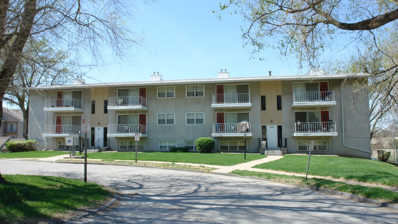 Avery Heights Apartments in Bellevue, NE - Building Photo