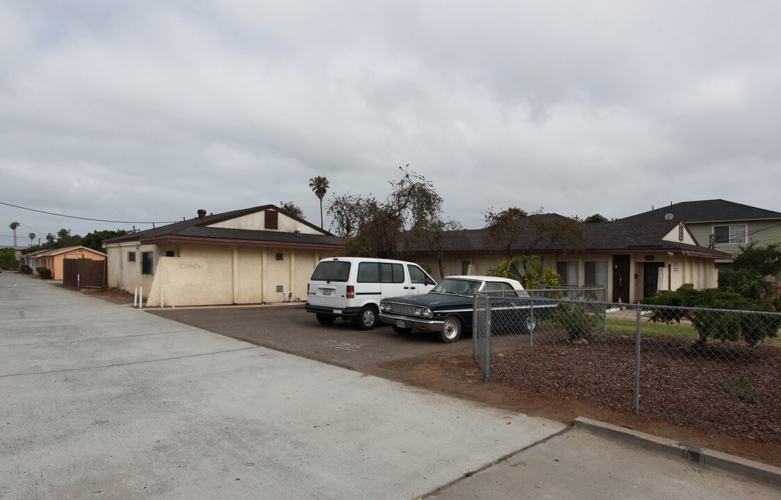 572-580 Emory St in Imperial Beach, CA - Building Photo