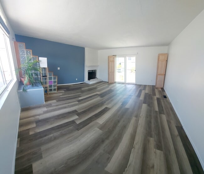 property at 1631 Van Horne Ln