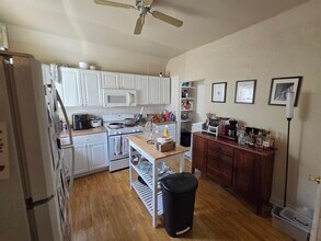 1650 N Oakley Ave in Chicago, IL - Building Photo - Building Photo