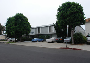 4935 Niagara Ave in San Diego, CA - Building Photo - Building Photo