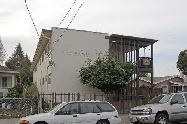 School Street Apartments in Oakland, CA - Building Photo - Building Photo