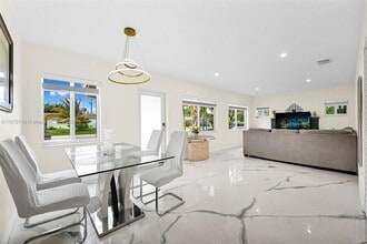 6840 SW 26th Ct in Miramar, FL - Foto de edificio - Building Photo