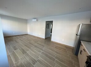 14921 Vanowen St, Unit 18 in Los Angeles, CA - Building Photo - Building Photo