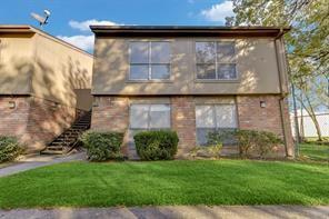 5661 Birchmont Dr in Houston, TX - Foto de edificio - Building Photo