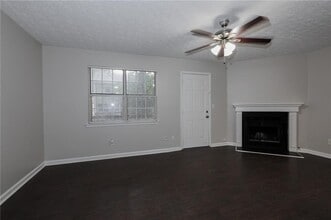 7215 Crestside Dr in Austell, GA - Building Photo - Building Photo