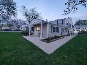 334 Joan Ct in Bartlett, IL - Building Photo - Building Photo