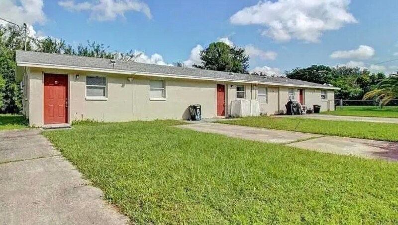 9311 Loras St in New Port Richey, FL - Foto de edificio