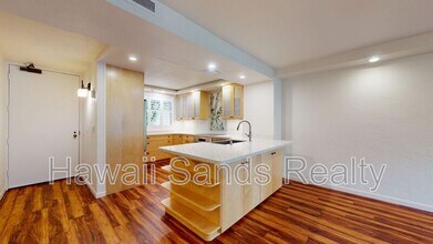 500 Lunalilo Home Rd in Honolulu, HI - Building Photo - Building Photo