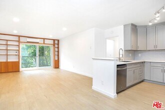 9005 Cynthia St in West Hollywood, CA - Building Photo - Building Photo