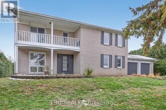 12 Apache Crescent in Ottawa, ON - Building Photo - Building Photo