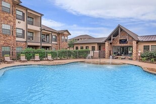 Hudson Trails Apartments in Bryan, TX - Building Photo