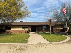 7828 S Del Rey Ave in Del Rey, CA - Building Photo