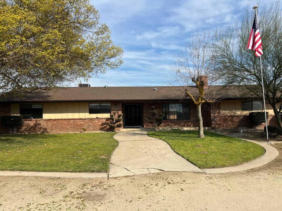 7828 S Del Rey Ave in Del Rey, CA - Building Photo