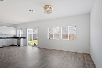 1491 Dorona Ln in Manteca, CA - Building Photo - Building Photo