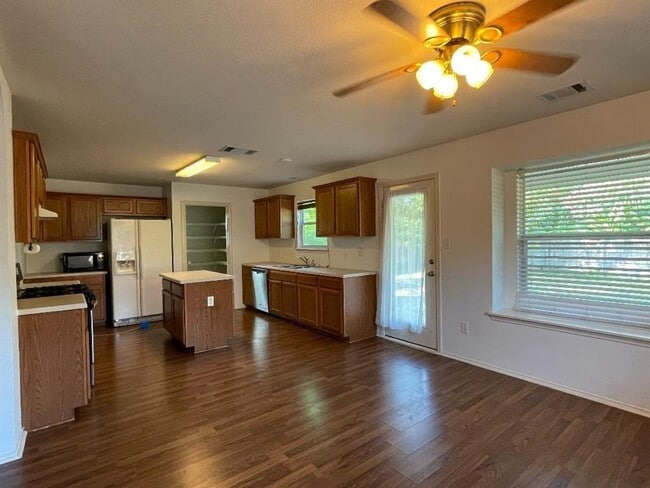 2505 Winslow Dr in Leander, TX - Building Photo - Building Photo