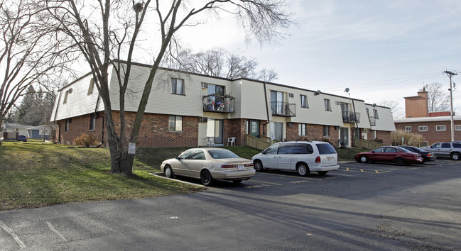 Village West Apartments in Madison, WI - Building Photo - Building Photo