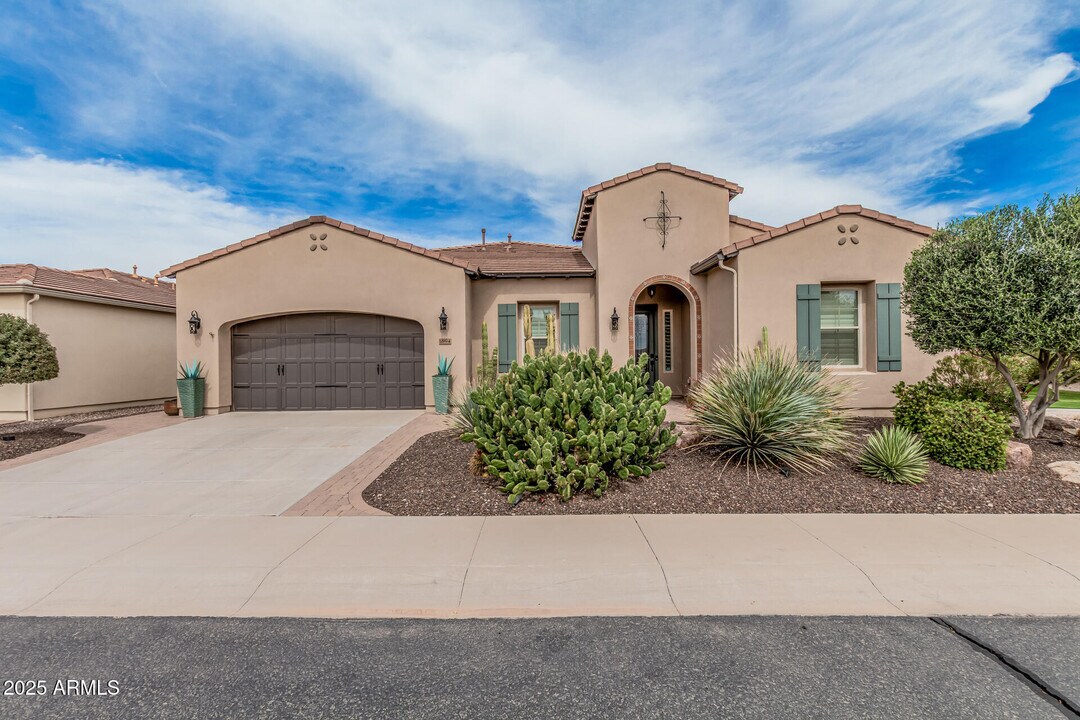 1694 E Azafran Trail in San Tan Valley, AZ - Building Photo