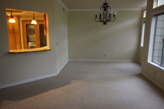 2030 Stonefield Ln in Santa Rosa, CA - Building Photo - Building Photo