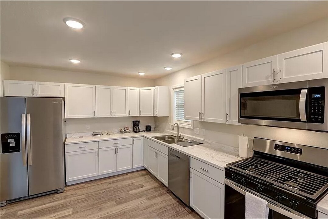 10008 Aspen Ln in Hayward, WI - Building Photo