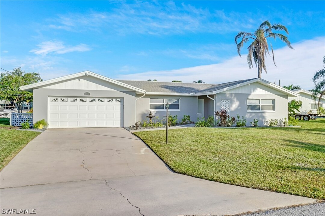 4312 S Bay Cir in North Fort Myers, FL - Building Photo