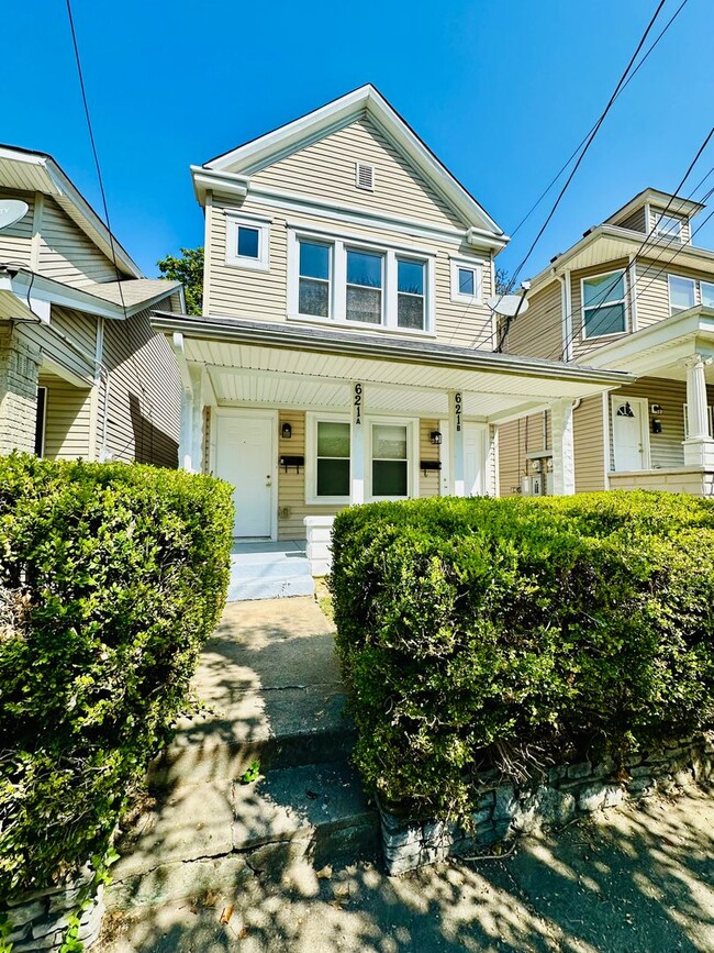 property at 621 E Burnett Ave