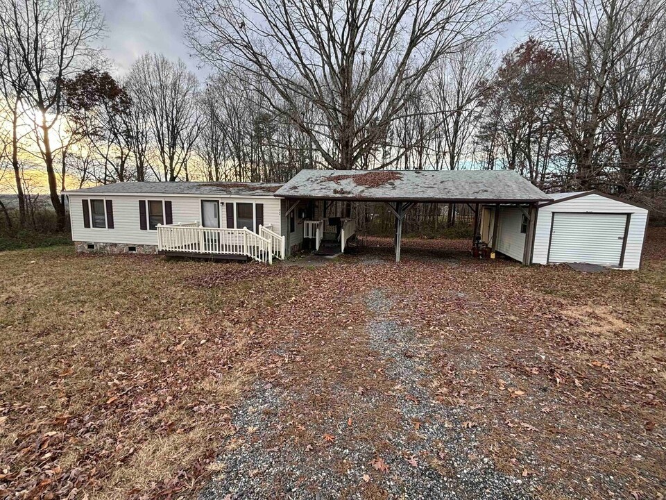 360 Old Concord Church Rd in Stony Point, NC - Building Photo