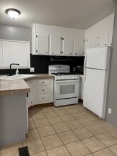 240 Clark Ln in Giddings, TX - Building Photo - Building Photo