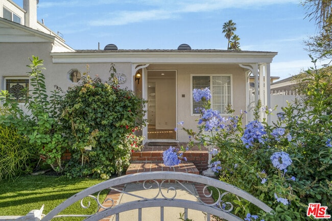 10226 Regent St in Los Angeles, CA - Building Photo - Building Photo