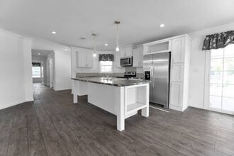 3128 Walden Shores Blvd in Lake Wales, FL - Building Photo - Building Photo