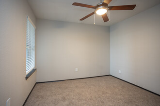 Ovation Apartments in Austin, TX - Building Photo - Interior Photo